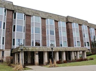 500 Thames Pkwy APT 1E, Park Ridge, IL 60068