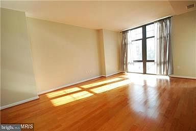 5th image of 1021 N Garfield St APT 340