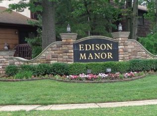 2904 Merrywood Dr, Edison, NJ 08817