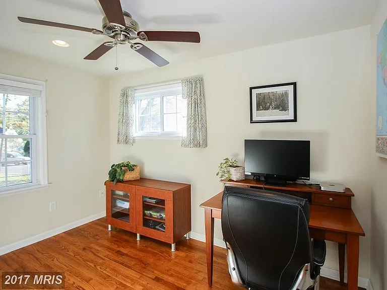 Bedroom 2 /Study