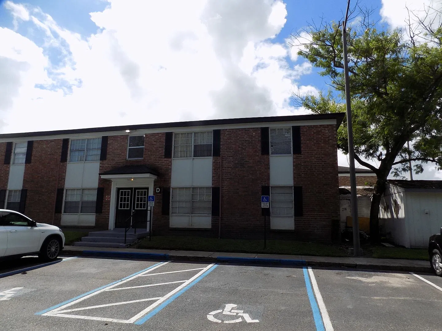 2 Bedroom 1 Bathroom Apartment For Rent at 5325 Curry Ford Rd. Unit D105 Orlando, FL 32812 — Photo 1