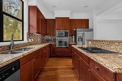 584 Copley Ln — Photo 8