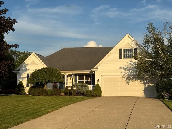 9574 English Ivy Ct, Clarence Center, NY 14032