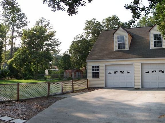Garage / Workshop, fenced yard