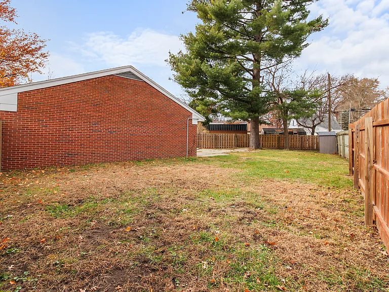 2270 Wernert Ave — Photo 23