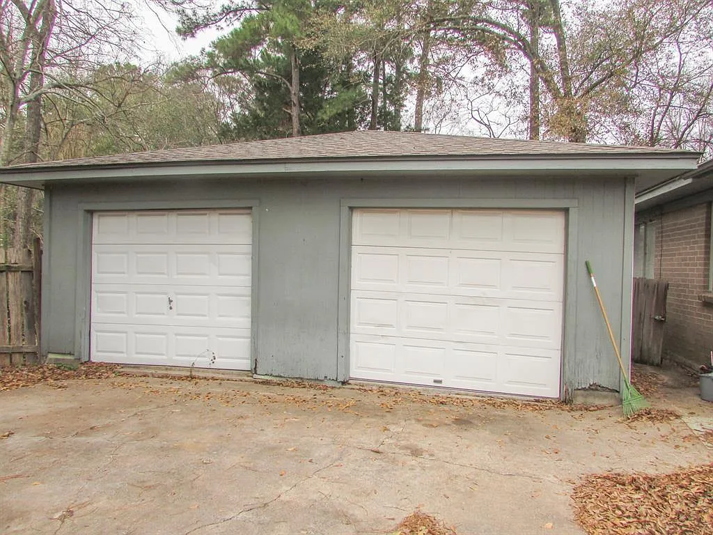 3 bed, 1.5 bath, 1075 sqft, $1,250 — Photo 2