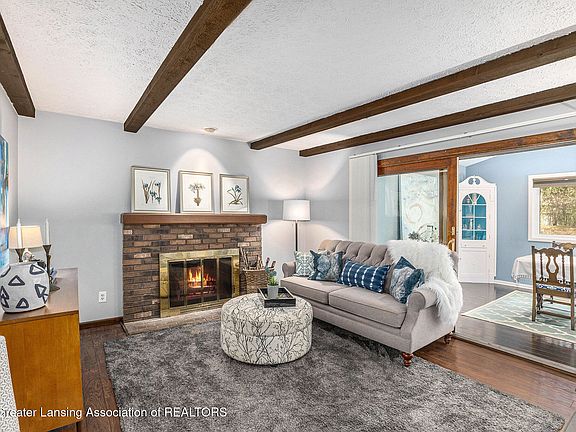 5th image of 1342 Chartwell Dual Carriage Way