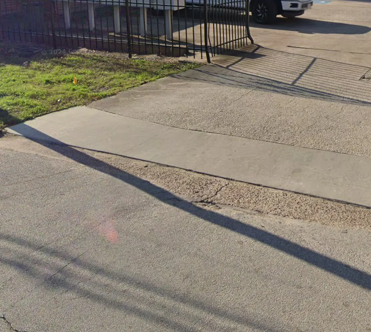 The Ardmore Apts. of The Medical District. - 06-04 — Photo 2