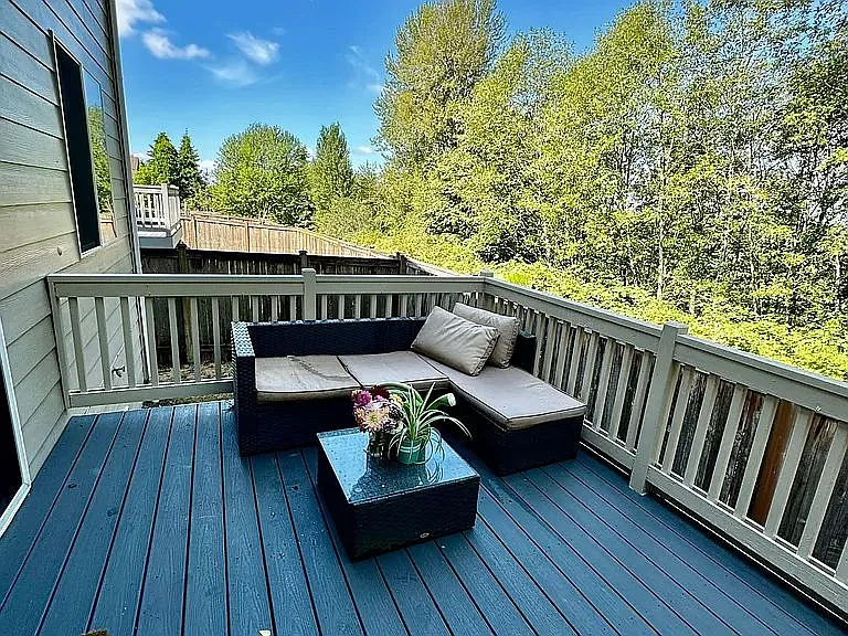 deck that faces a green belt