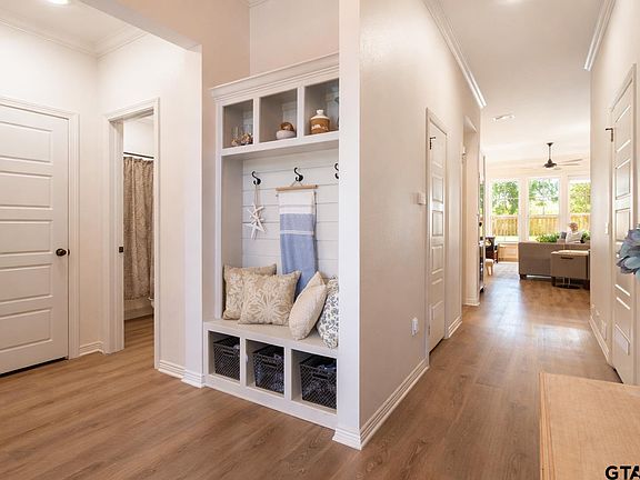 4th image of 1668 Alamo Crossing Rd