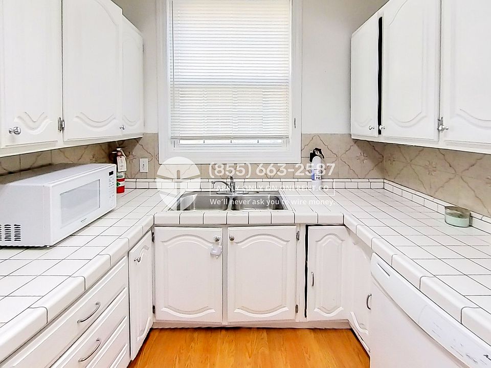 1st image of 824 El Camino Real #1