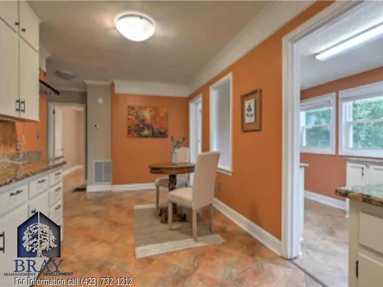 2833 W Walnut St — Photo 6