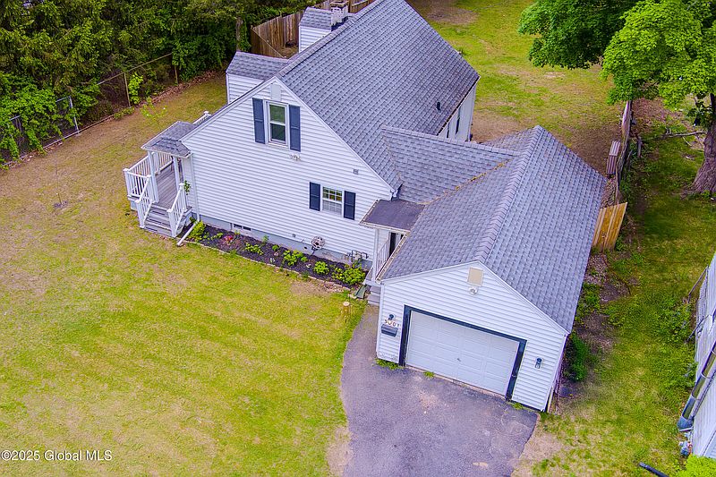 3rd image of 3001 Evelyn Drive
