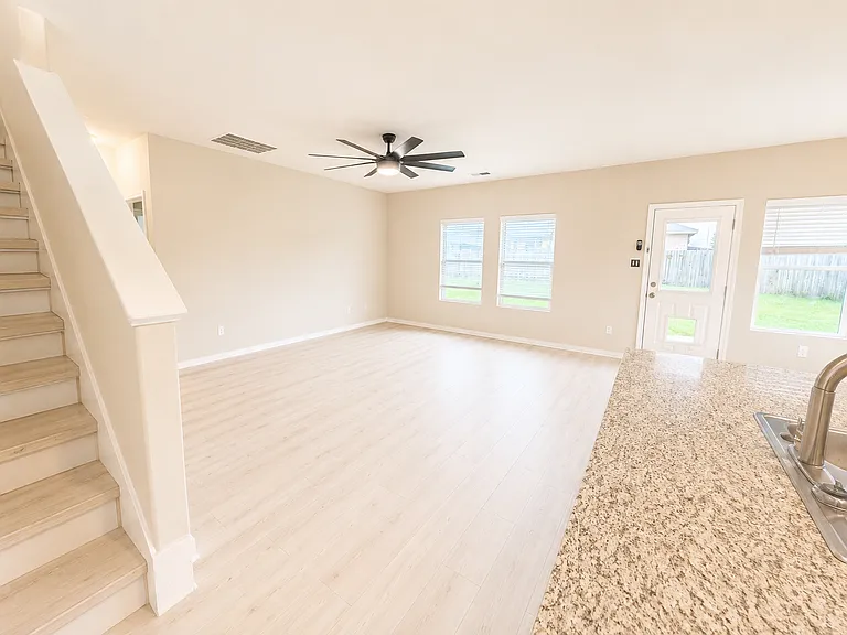 259 Meadowlands Dr — Photo 5