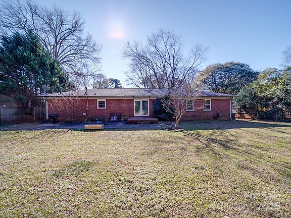 4th image of 2918 Imperial Dr