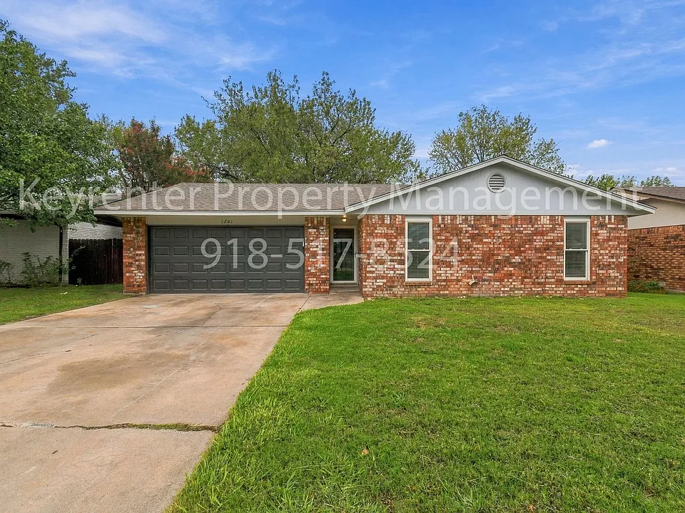 1201 S Gum Ave