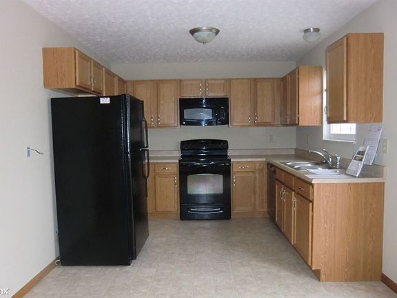 Waterford TH Kitchen (2)