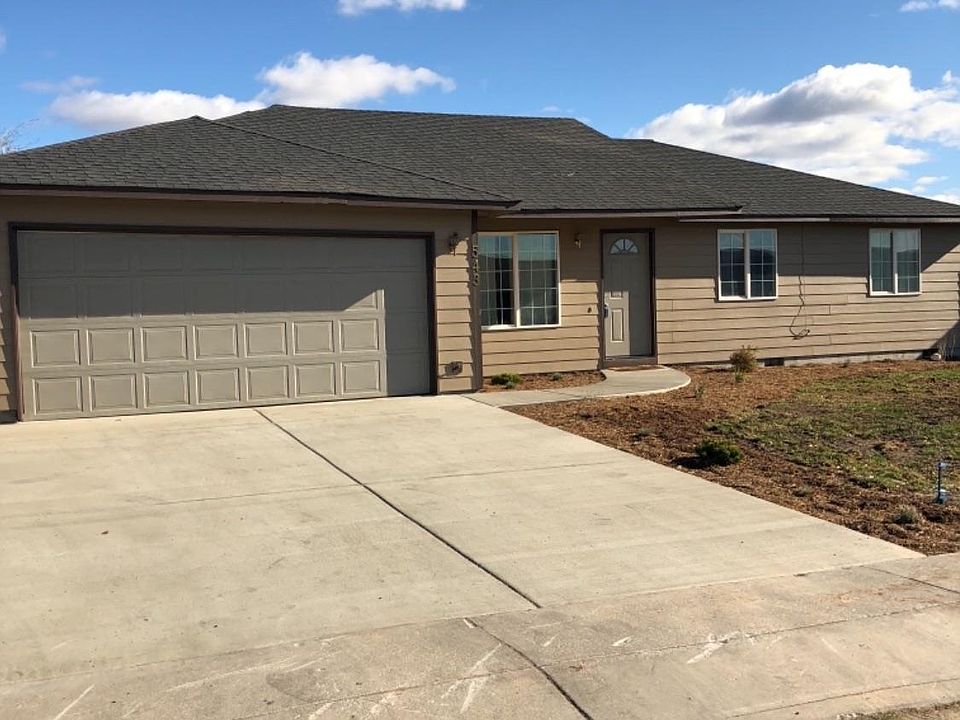 2nd image of 543 SE Romero Ct