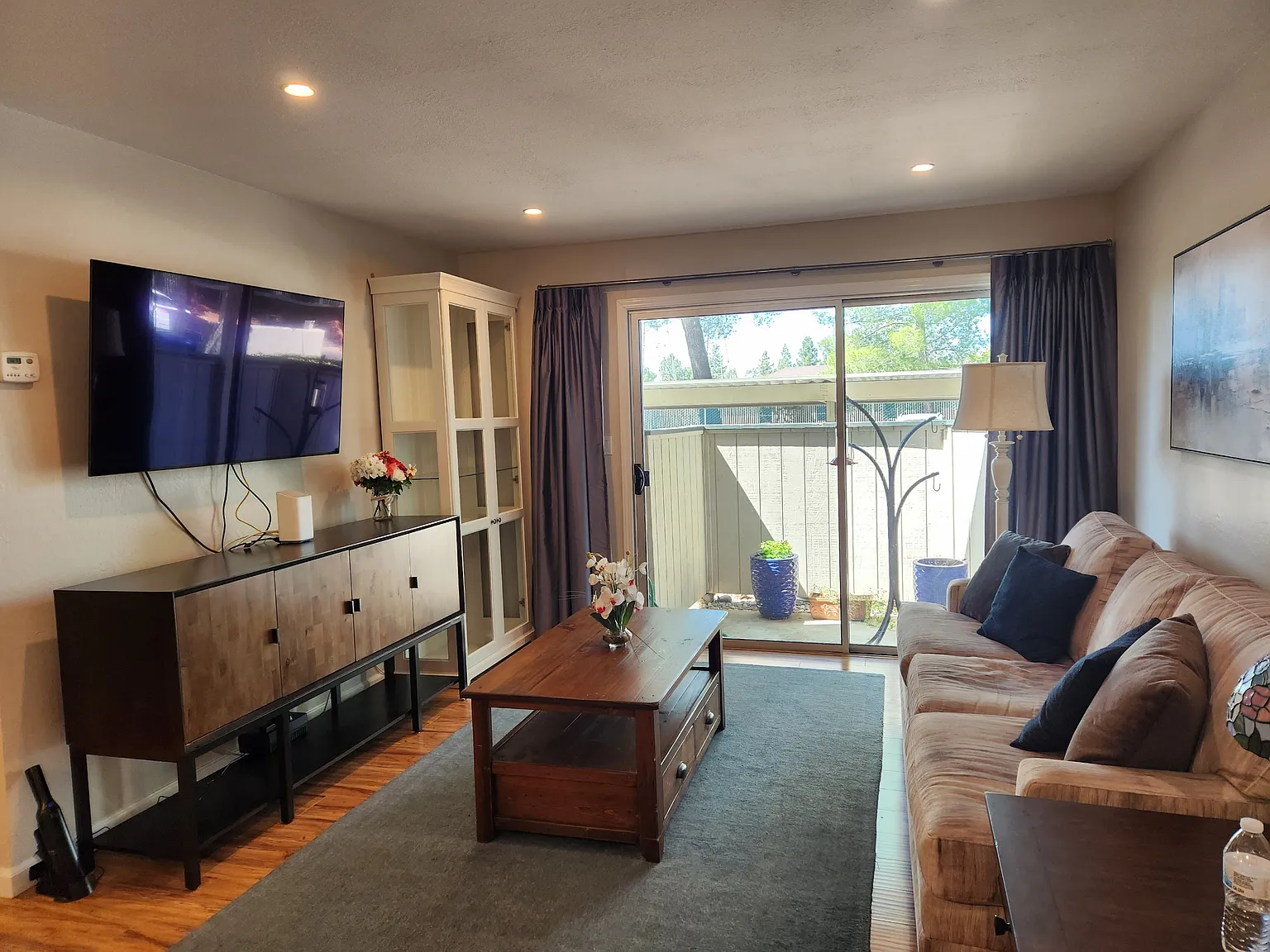 2 bed, 902 sqft, $2,850 — Photo 2