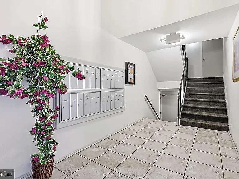 2 bed, 779 sqft, $1,600 — Photo 3
