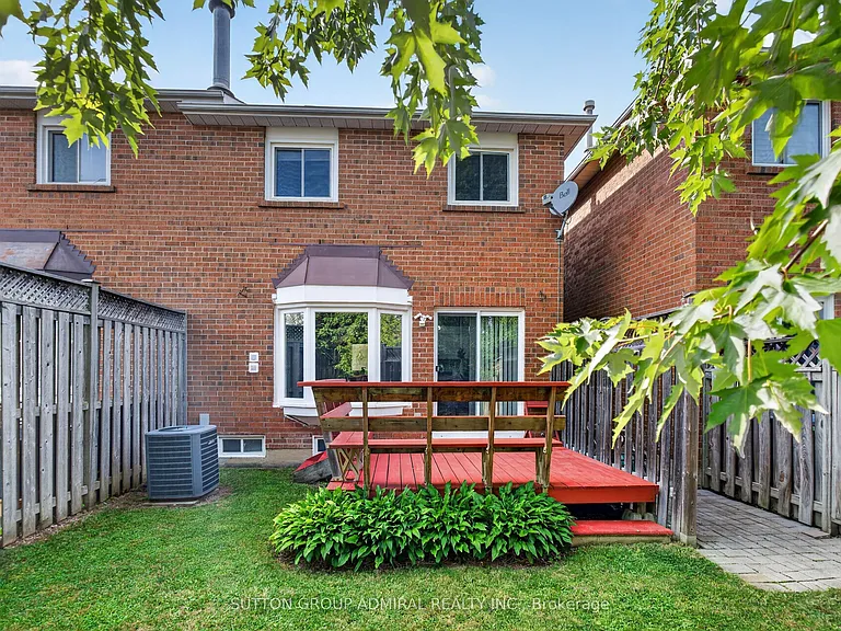 14 Mullis Cres — Photo 37