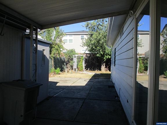 3rd image of 4730 Auburn Rd NE Unit 13