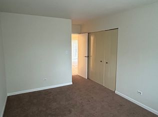 704 Court Of Birch #4, Vernon Hills, IL 60061