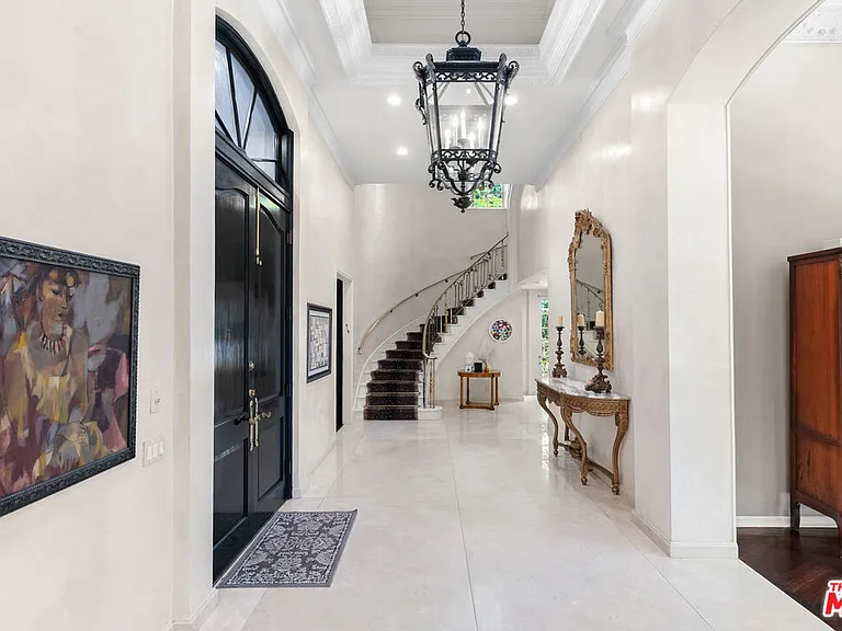 1118 San Ysidro Dr — Photo 3