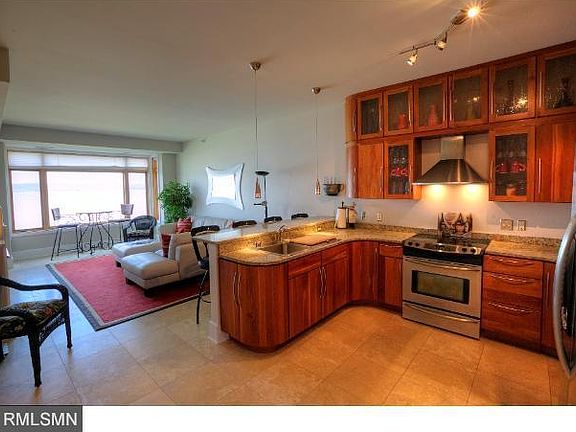 4th image of 900 S Lakeshore Dr