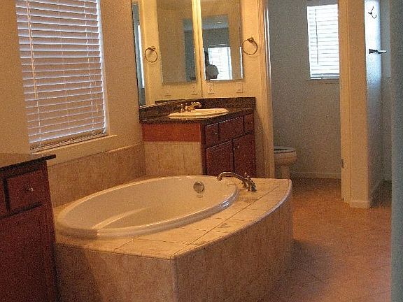 master bed room bath