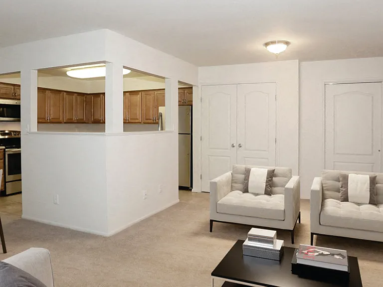 Town and Country Luxury Apartments — Photo 8