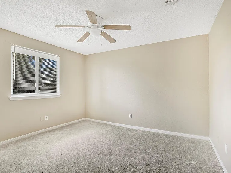 17810 Crestline Rd — Photo 22
