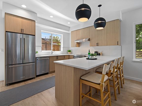 4th image of 1117 B NW 59th Street