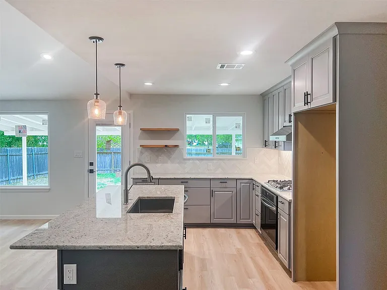 7736 Croftwood Dr — Photo 8