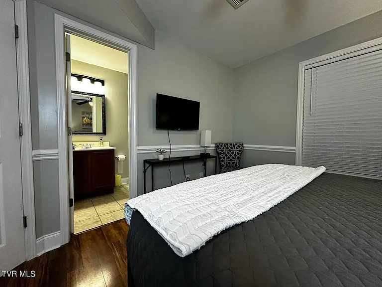 169 E Grande Ave #100 — Photo 15