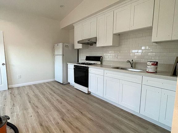 2nd image of 933 Radway Ave