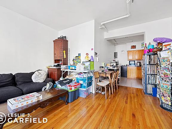 4th image of 420 E 117th St
