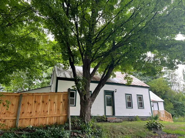 40 RIVER Street, Hillsborough, NH 03244