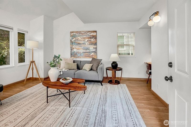 3rd image of 116 24th Avenue S