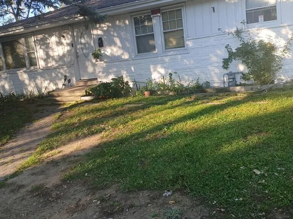 614 N County St, Waukegan, IL 60085