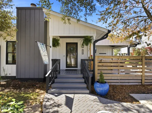 215 NE 52nd Street, Oak Island, NC 28465