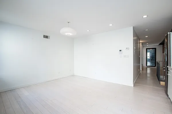 Rented by Nooklyn NYC LLC | media 32