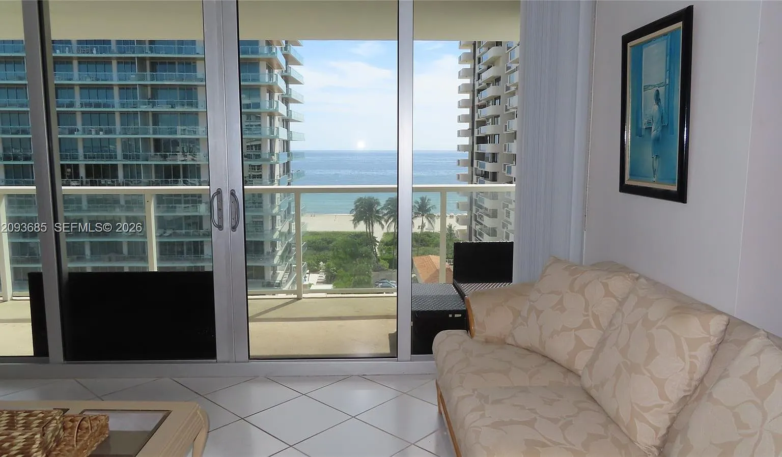 Royal Embassy Condo — Photo 4