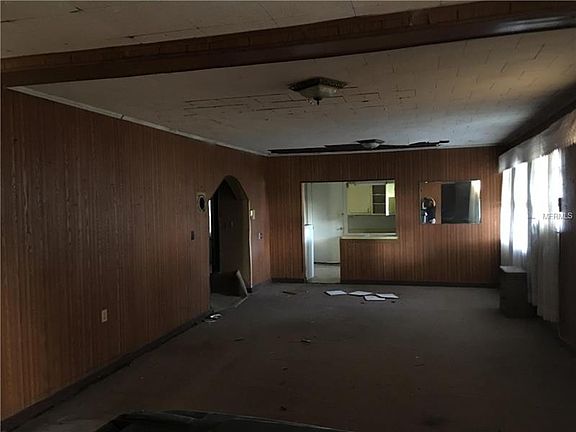 3rd image of 2410 Lakeview St