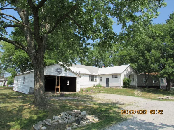 1013 Main St, Pocahontas, IL 62275