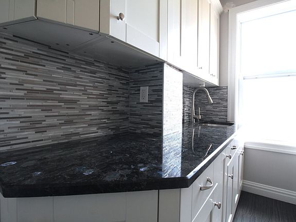 5th image of 2716 23rd St APT 2R