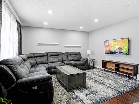 5th image of 330 Devonshire CRESCENT