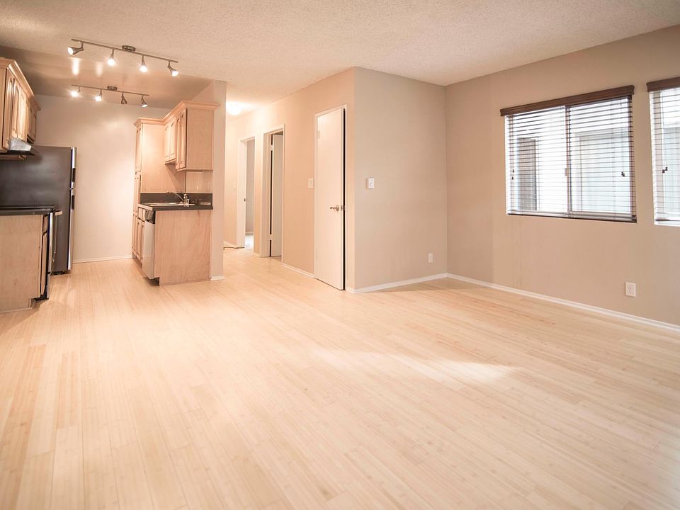 1st image of 4740 Ben Ave #16