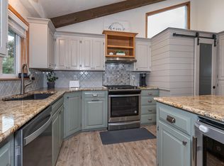 1301 Crestview Ln, Bismarck, ND 58501