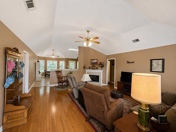 3rd image of 415 Oakland Hills Dr